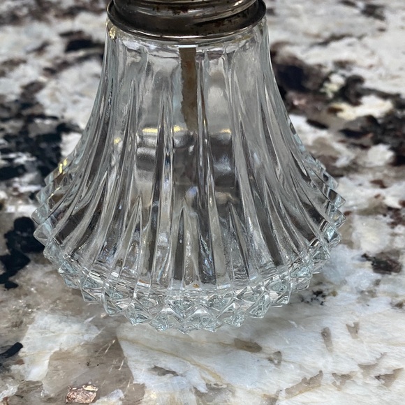 Elegant Glass Oil Lamp - Picture 4 of 6